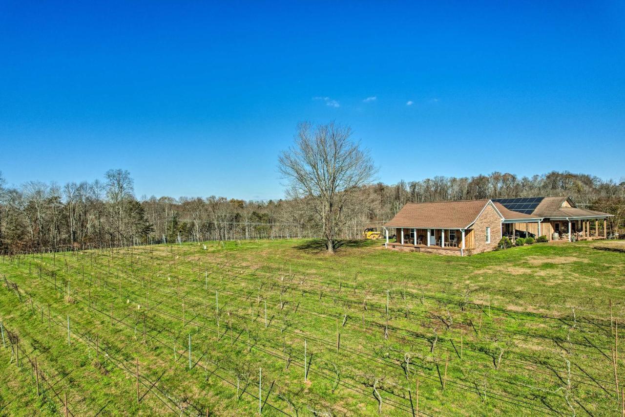 Breathtaking Elkin Getaway With Vineyard Views! Villa Buitenkant foto